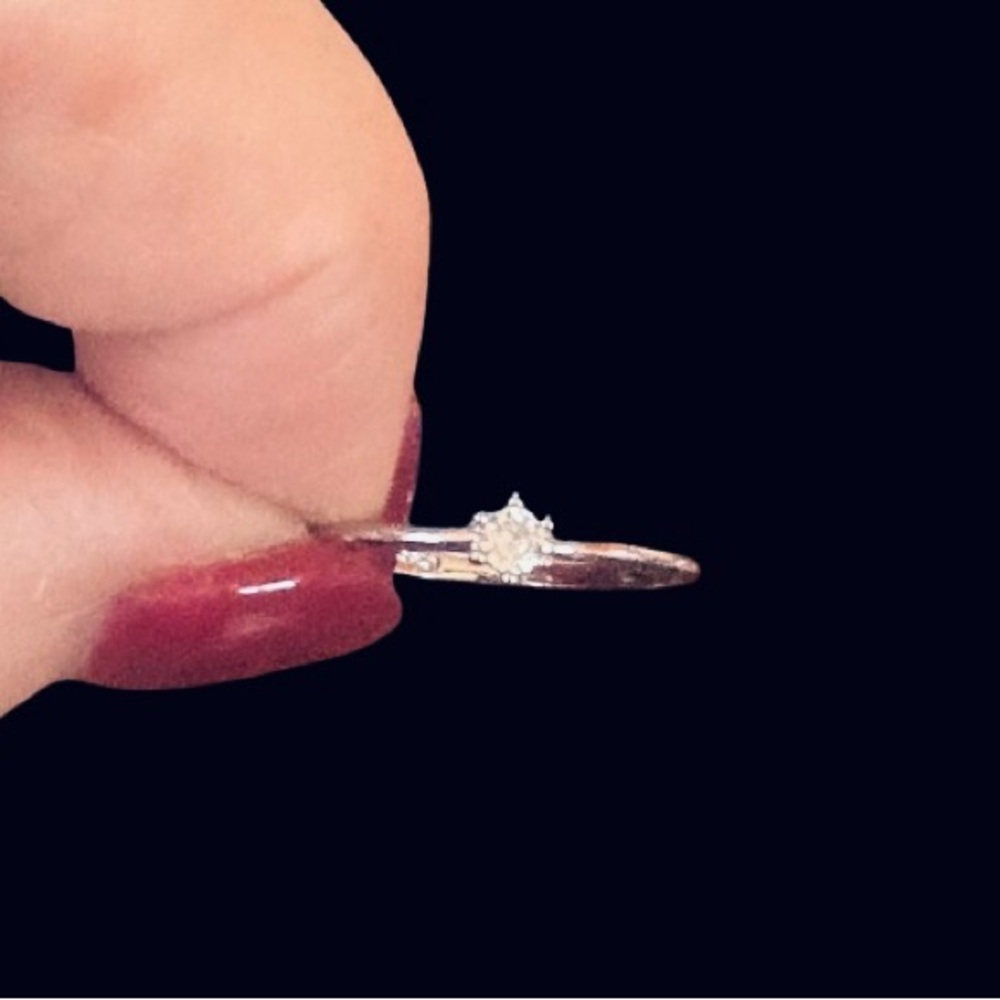 Pretty Bird Jewelry 18K White Gold Plated Ring with a CZ Diamond Accent Size 9